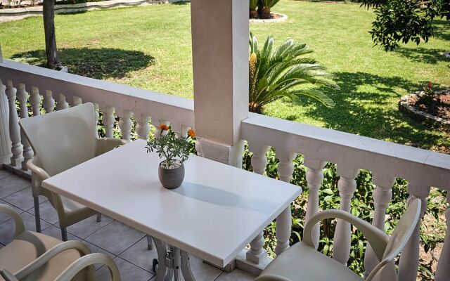 Alamis Hotel & Apartments