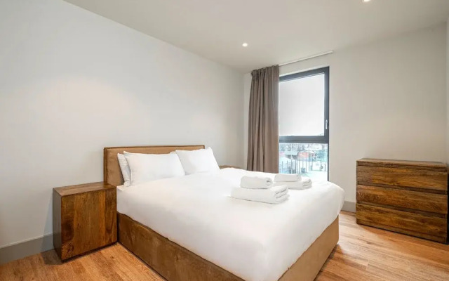 Spacious Flat in North London