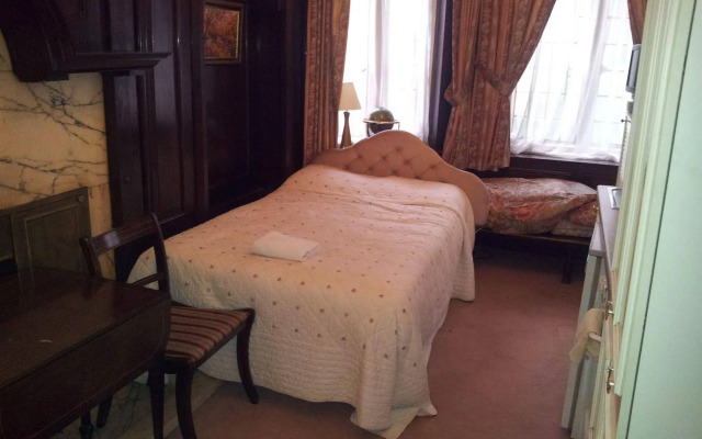 Kensington Court ApartHotel