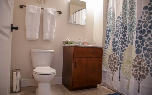 Classic Downtown 1BR Apt with Views