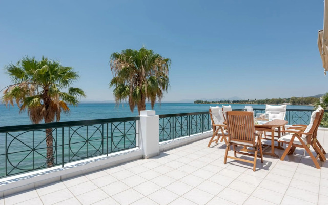 Beachfront Modern Apartment