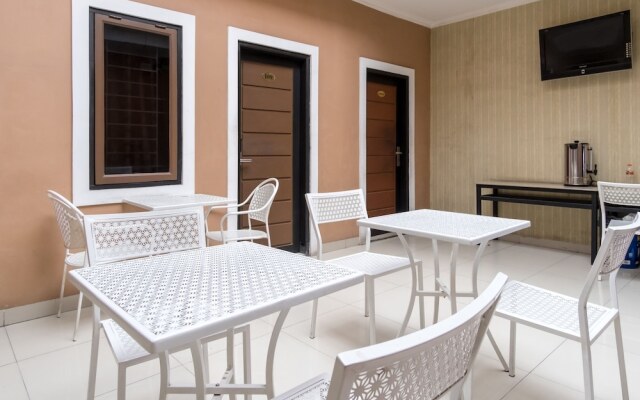 Oyo 1244 Wisma Syariah Aceh House