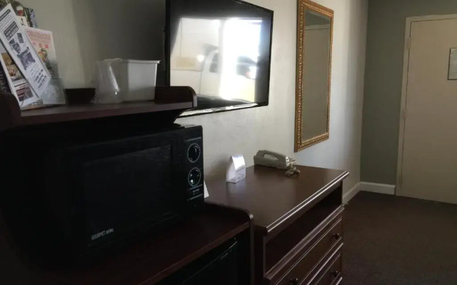 Red Carpet Inn & Suites