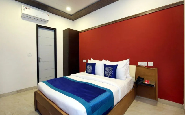 OYO 303 Madhya Marg Chandigarh