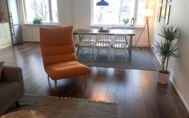 Spacious 2 BR Easy Check In, Free Wifi & Netflix