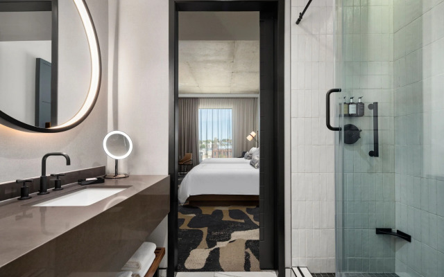 The Trade, Autograph Collection