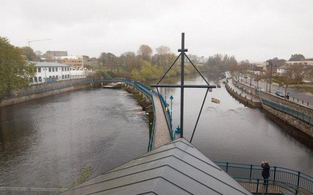Riverside Hotel