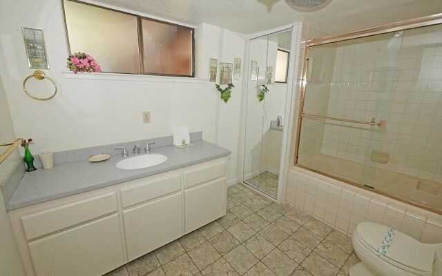 4192 Saddle Road 5 Bedroom Home by RedAwning