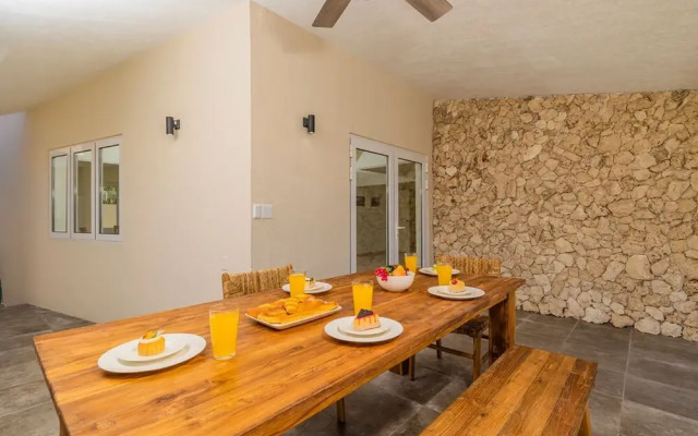 Newly Renovated Amazing Location Private Pool