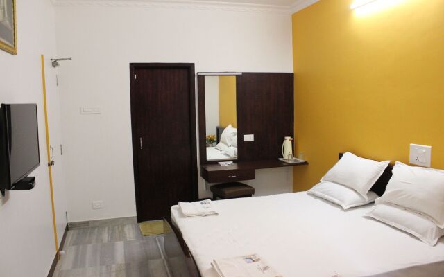 Sri Aarvee Hotels