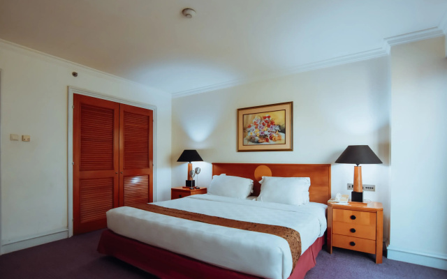Surabaya Suites Hotel Powered by Archipelago