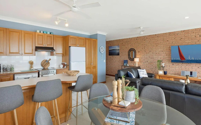 Omaroo Grand Pacific 2 Unit 4