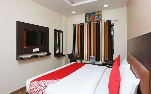 OYO 15098 hotel crystal