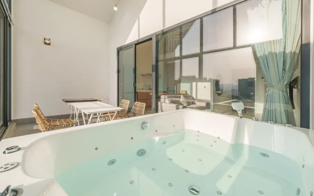 Gyeongju Rose Breeze Pool Villa Pension