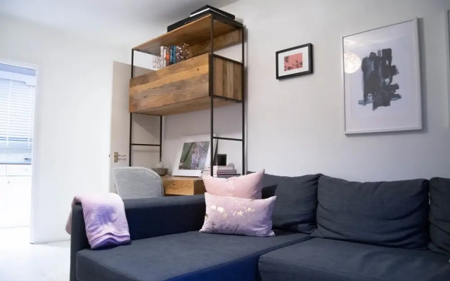 Beautiful Battersea Flat - 4 Guests
