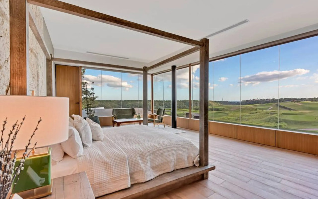 Modern 7BR Villa w Stunning Views of Golf Course