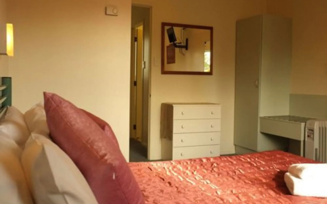 Birchwood Spa Motel