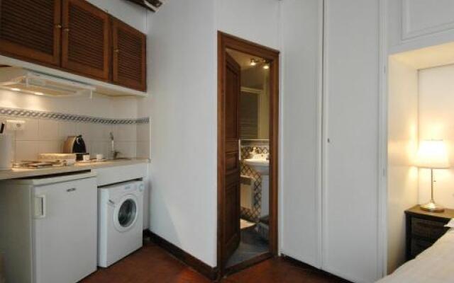 Holiday Apartment - Paris Apartments - Conde Chic Studio