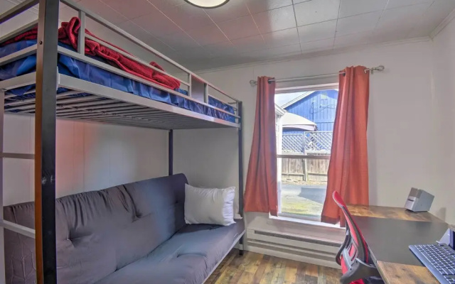 Inviting Bremerton Home Near Hiking & History