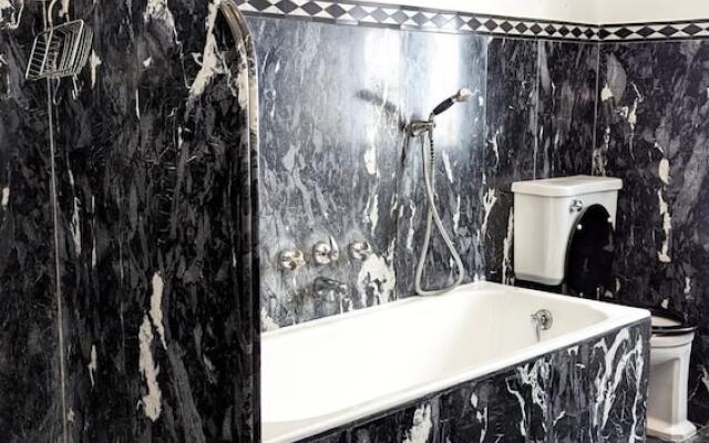 Beautiful 2-bed Apartment in Roma