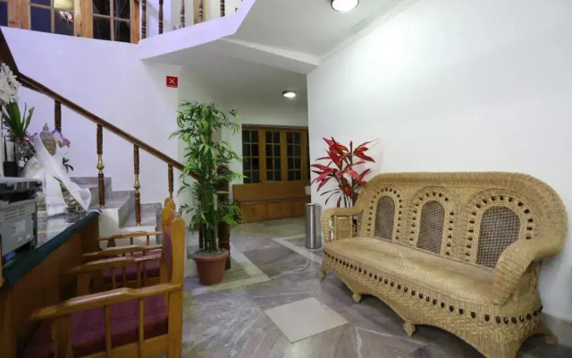 Hotel Charu Palace