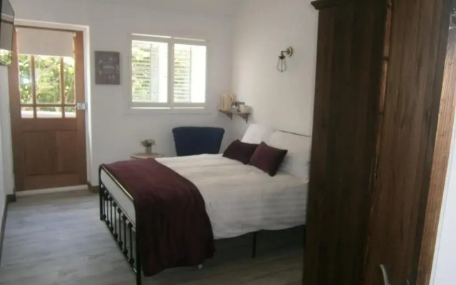 The Crown Lodges
