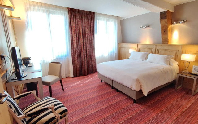 Hotel de Bourgtheroulde, Autograph Collection