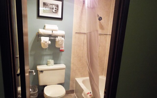 Super 8 By Wyndham Casper East Evansville