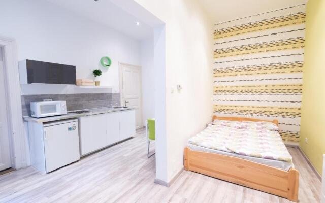 Standard Apartment by Hi5 - West End Center