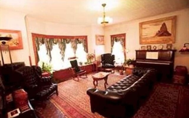 Parlor Car Bed & Breakfast