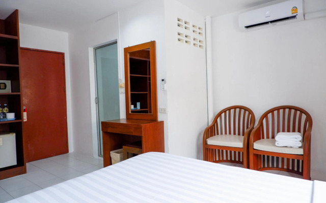 18 Coins Budget Hotel