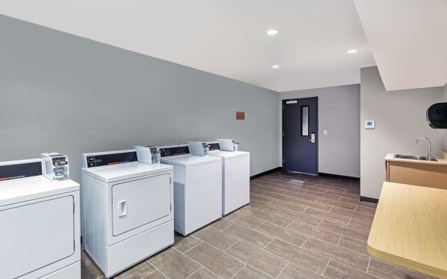 Tru by Hilton Laredo Airport