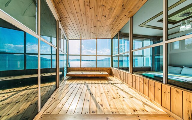 Yeosu White Village Pension