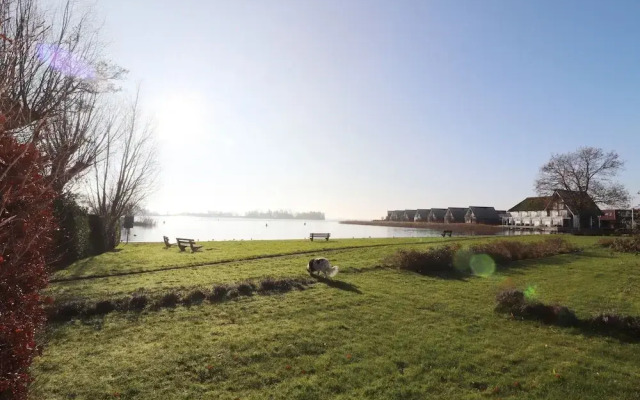 Sunny Apartment Directly on the Heegermeer