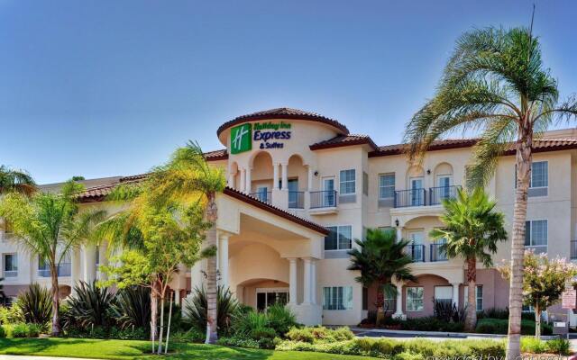 Holiday Inn Express & Suites Corona