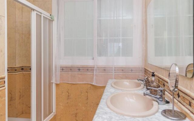 Beachfront 4BR Big groups or 2 families