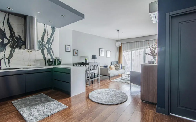 Modern Apartment in Beyoglu With Balcony