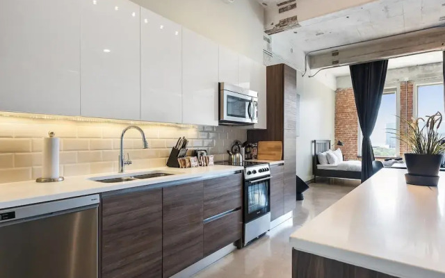 Downtown Dallas Gorgeous 3 BD, Pool & Gym