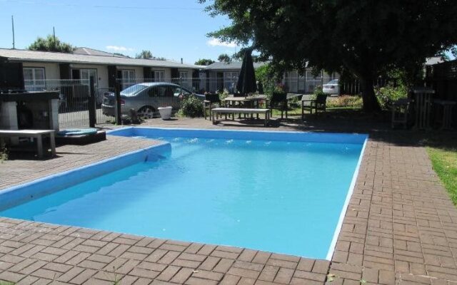 Camberley Court Motel