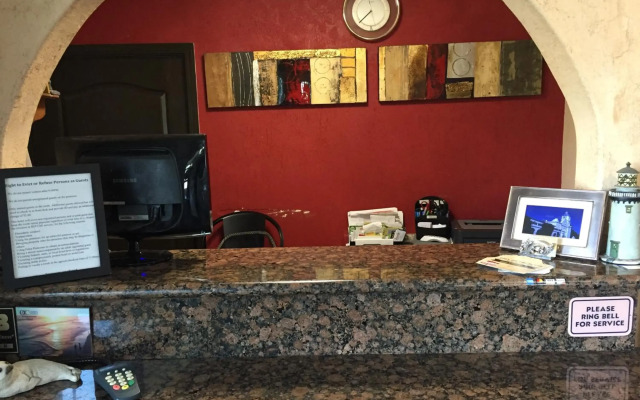 Harbor Inn & Suites