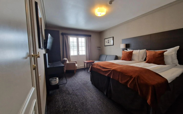Dr. Holms Hotel