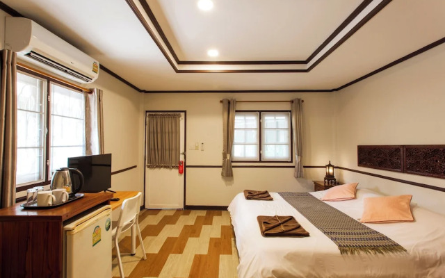 Harry's Bungalows & Restaurant