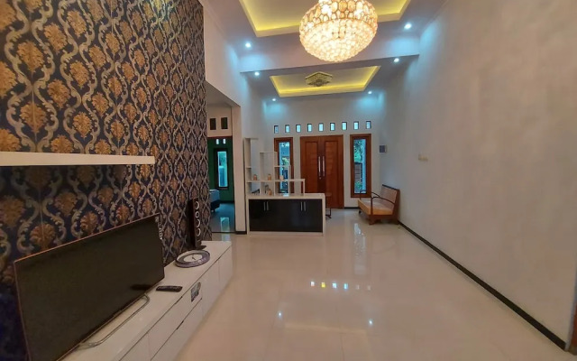 Tentrem Homestay by FH Stay