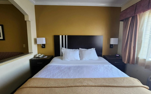 Days Inn & Suites by Wyndham Sam Houston Tollway