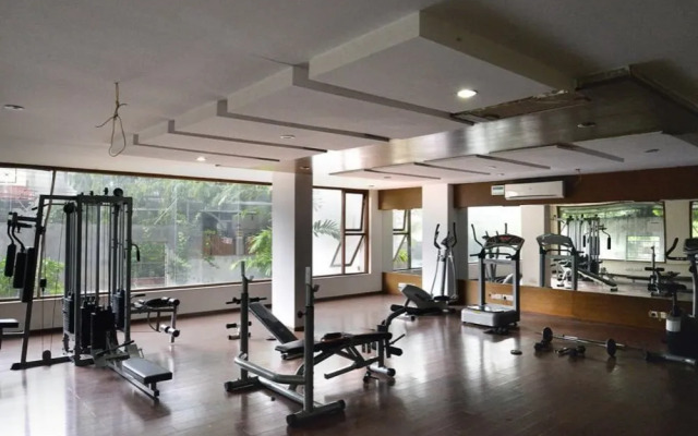 OYO 1749 Apartment Hotel Gayatri Nest