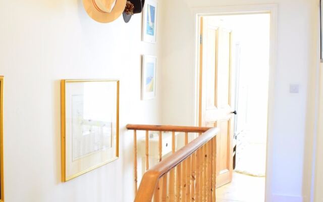 1 Bedroom Home With Private Garden in Barons Court