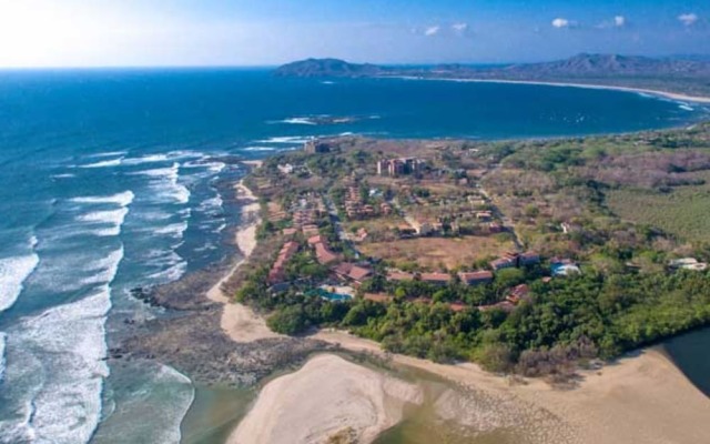 Villas VR Beachwalk Avellanas