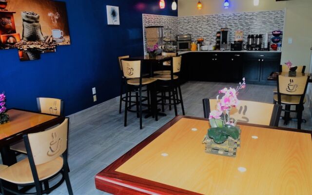 Oak Tree Inn & Suites