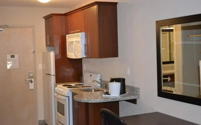 Carlyle Western Star Inn & Suites