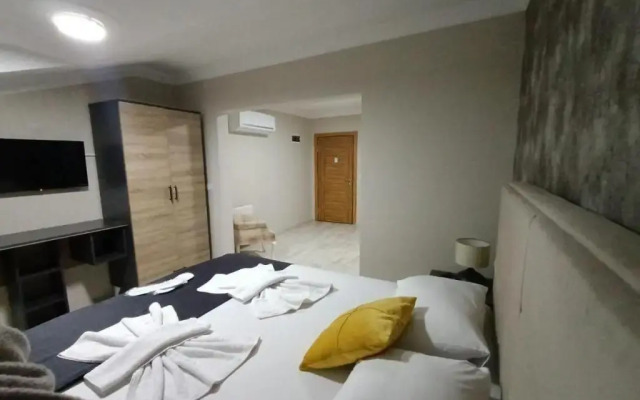 The Queens Suite Hotel
